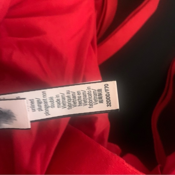 Victoria Secret Incredible Unlined Plunge Bra - Picture 15 of 15